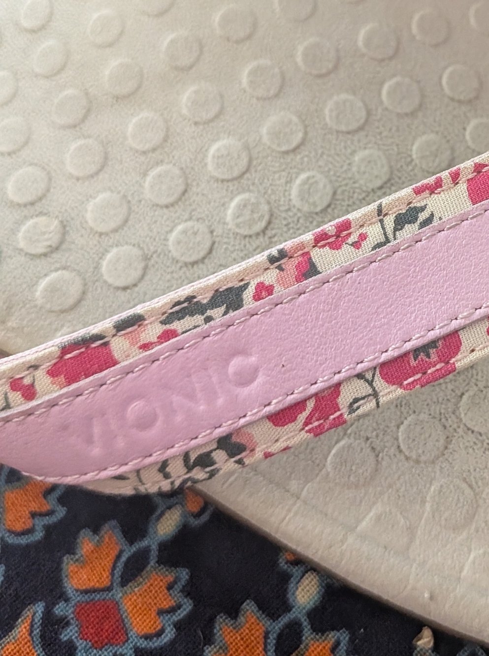 Vionic Women’s 8 Tide Floral Pink Flip Flops Sandals - Picture 6 of 7